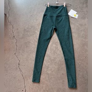 NWT Beyond Yoga Dark Green High Waisted Spacedye Leggings. Sz XS